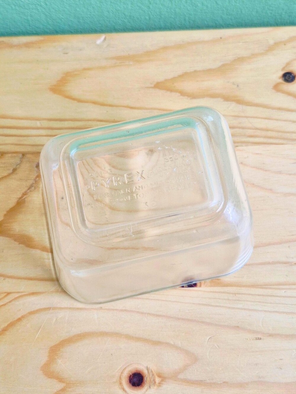 Vintage Clear Pyrex Refrigerator Dish with Ribbed Lid (#501) - Picture 7 of 15